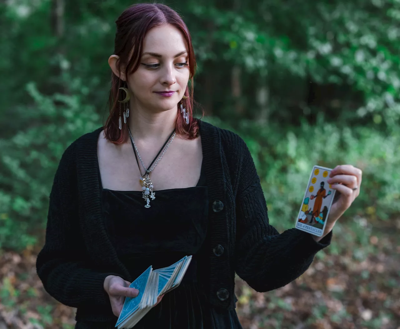 A Tarot Reader Reveals What Washingtonians Want to Know About Their Futures