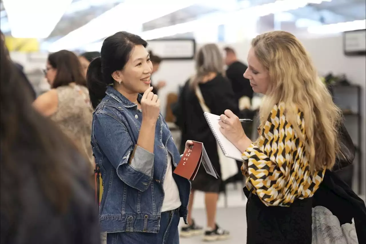 Koleksi wastra Indonesia dapat sambutan hangat kalangan mode di Paris