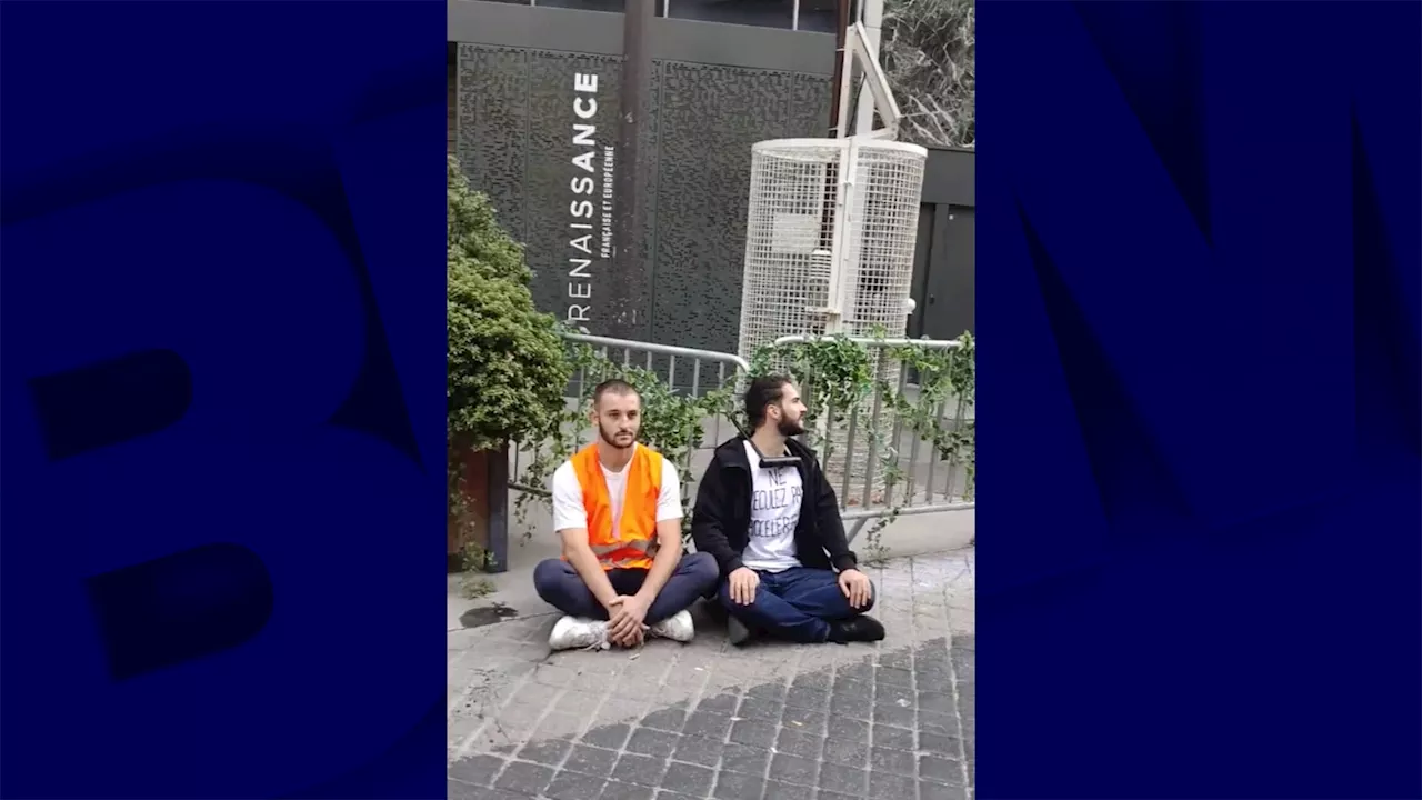 Des militants écologistes revendiquent le blocage du siège du parti Renaissance à Paris