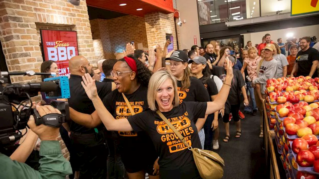 Crowds up early for another H-E-B supermarket debut as grocer comes to Allen