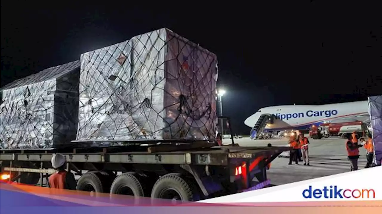 111 Ton Logistik MotoGP Mandalika 2023 Tiba di Bandara Lombok