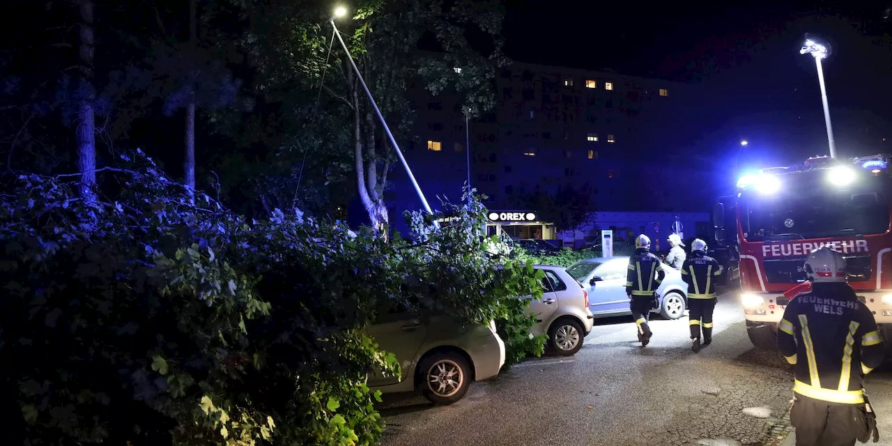 Sturm fegt mit mehr als 100 km/h über Oberösterreich