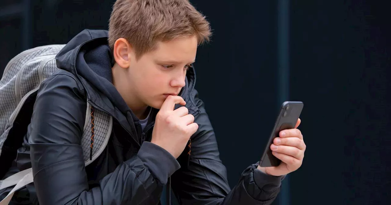 This Is What Parents Really Think Of Banning Mobile Phones In Schools