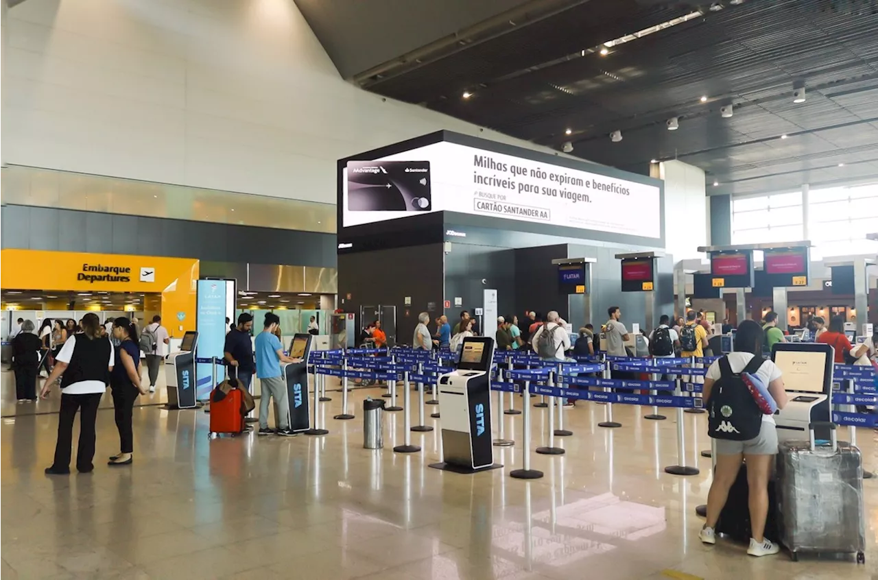 Após greve em Guarulhos, Receita estuda restringir celulares em aeroportos em todo o país