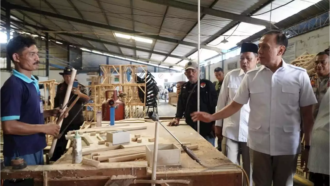 Iwan Bule Dorong Perkembangan Industri Rotan Cirebon