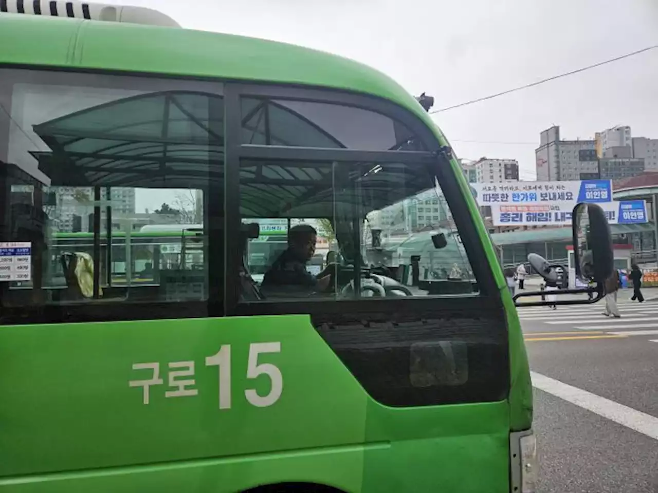 승객 나르고, 알바 나가고…황금연휴, 이들에겐 ‘쉴 틈 없던 날’