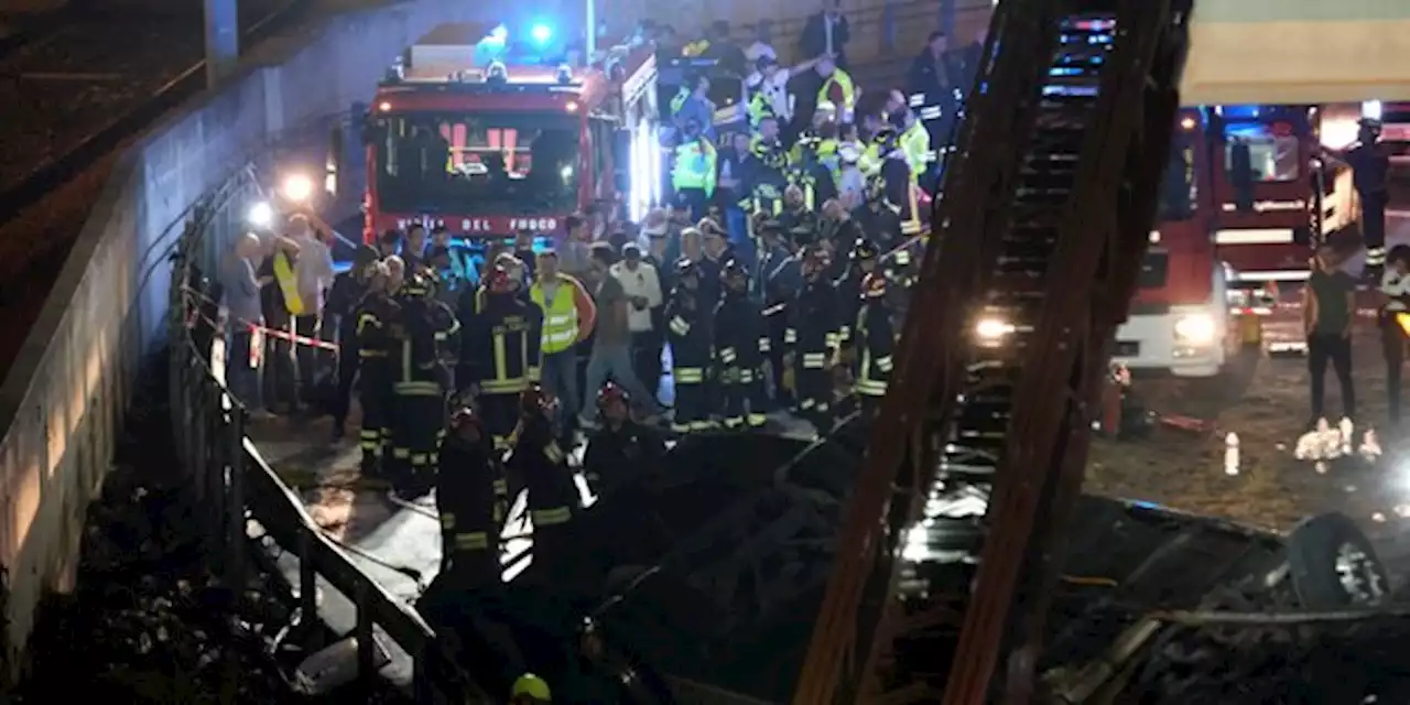 Italie: Un car de touristes tombe d'un pont près de Venise, au moins 20 morts