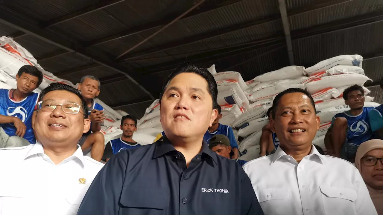 Sambangi Pasar Induk Beras Cipinang, Erick Thohir Ajak Kuli Panggul Nobar Sepak Bola