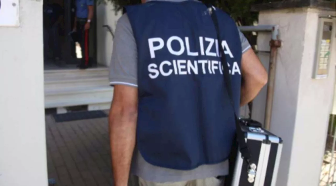 Rimini, il cadavere di un'anziana trovato in un lago di sangue in un condominio