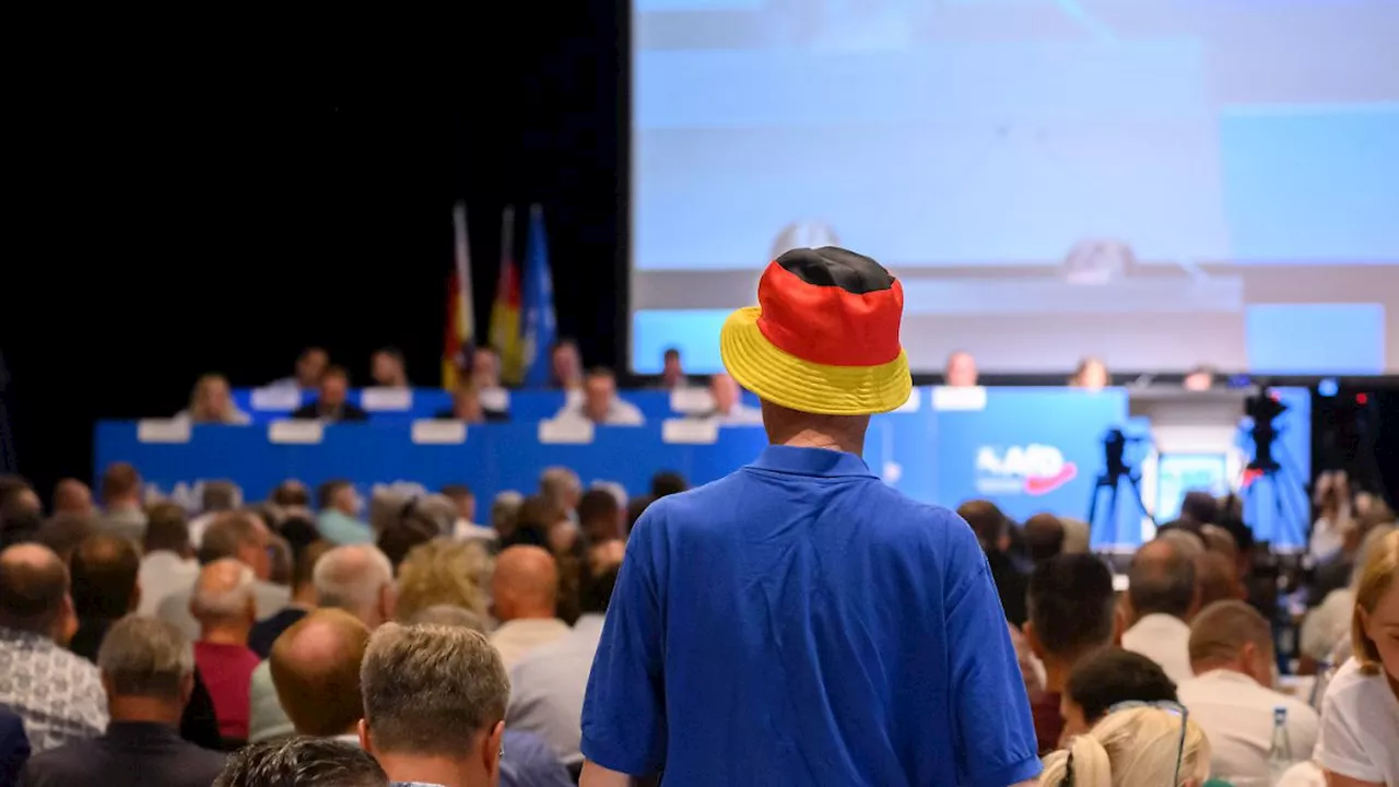 Jeder zweite AfD-Anhänger möchte lieber Ausländer sein