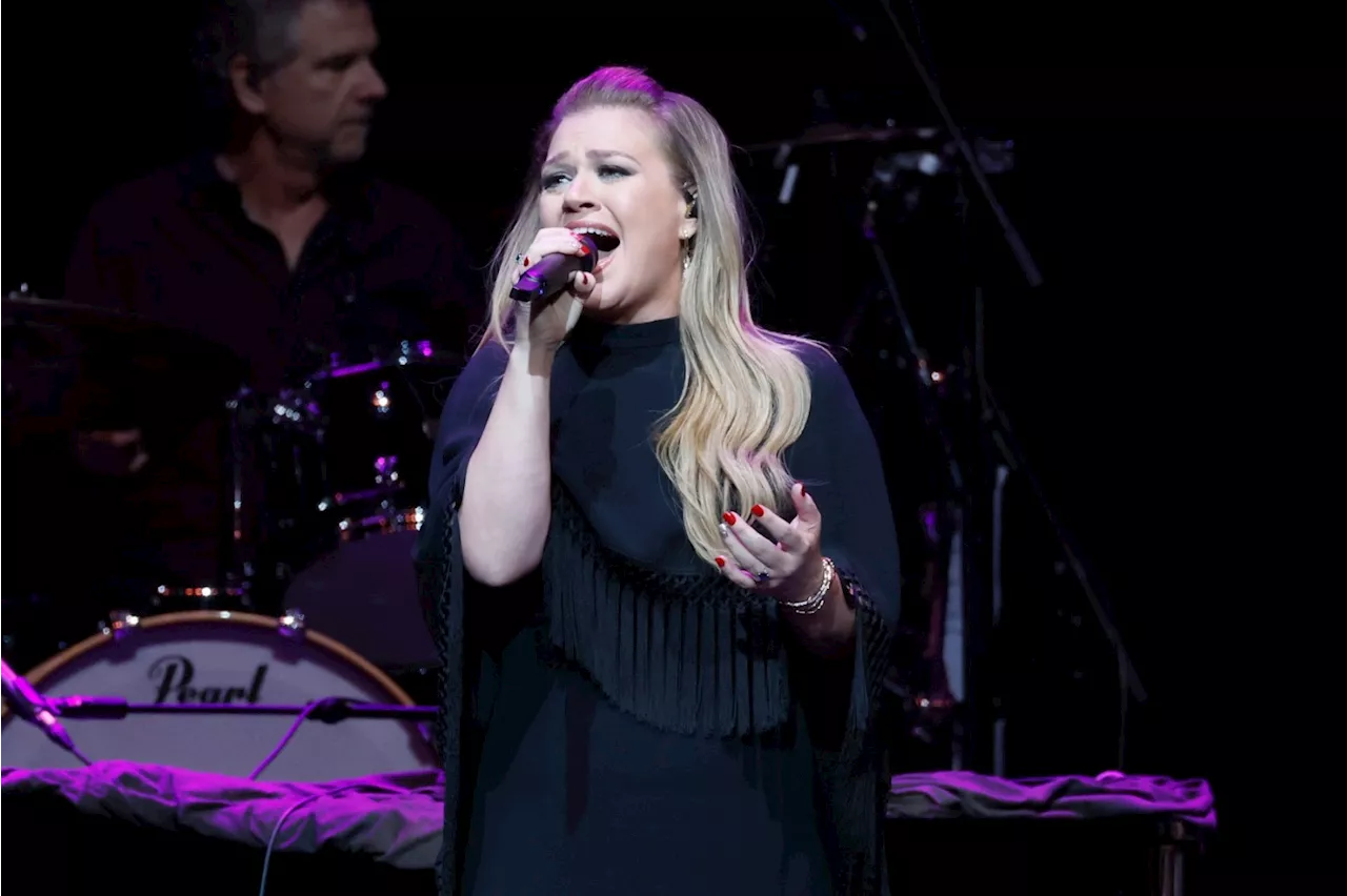 Kelly Clarkson Stuns and Keith Urban Surprises at Ronnie Milsap's Final Concert