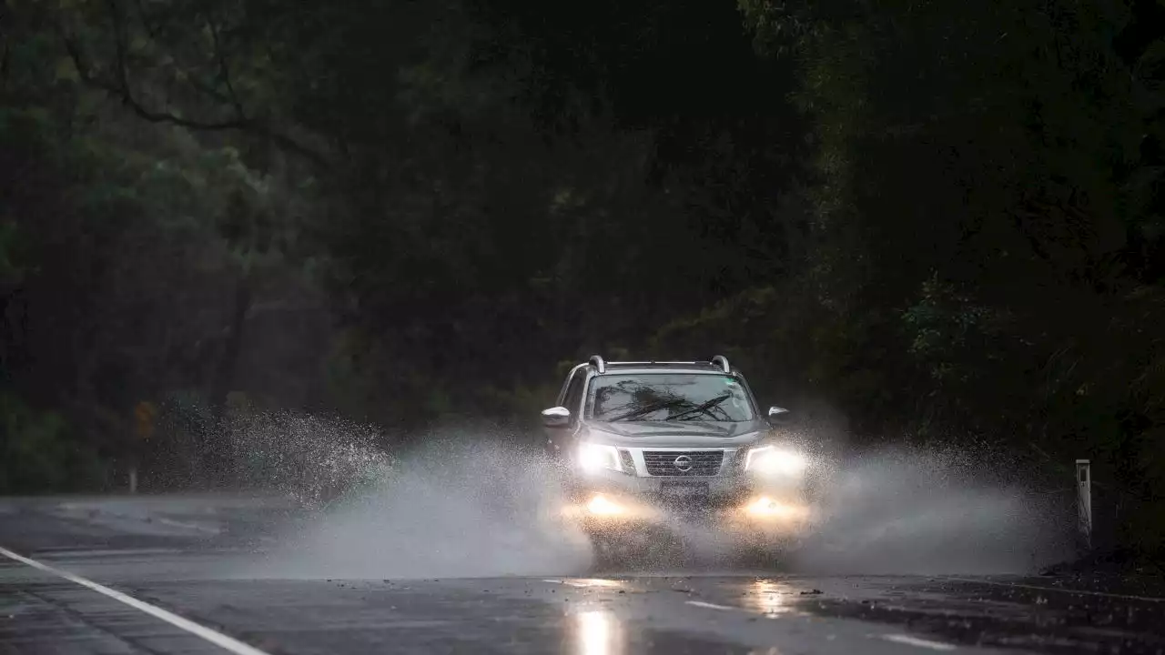 Major flooding, heavy rainfall and burning bushfires batter Victoria