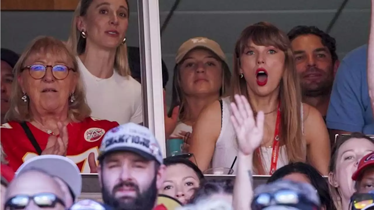 Ibu Travis Kelce ‘restu’ Taylor Swift