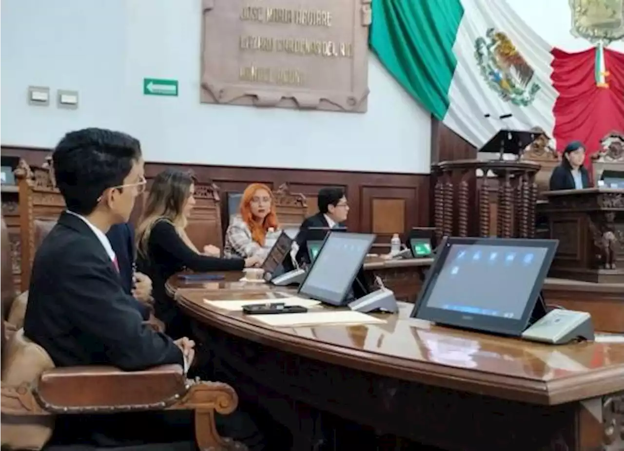 Estudiantes de Derecho de la UAdeC realizan ‘Simulador Legislativo’ en Saltillo