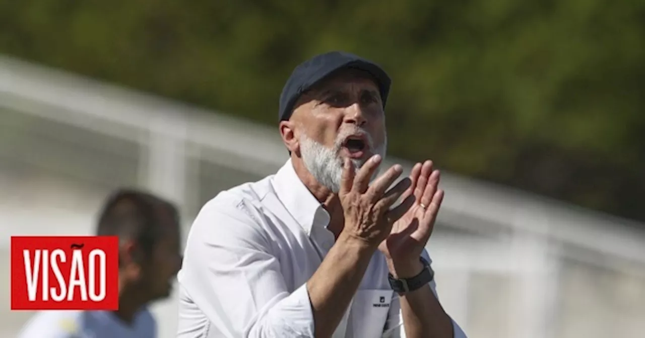 | Álvaro Pacheco sucede a Paulo Turra como treinador do Vitória de Guimarães