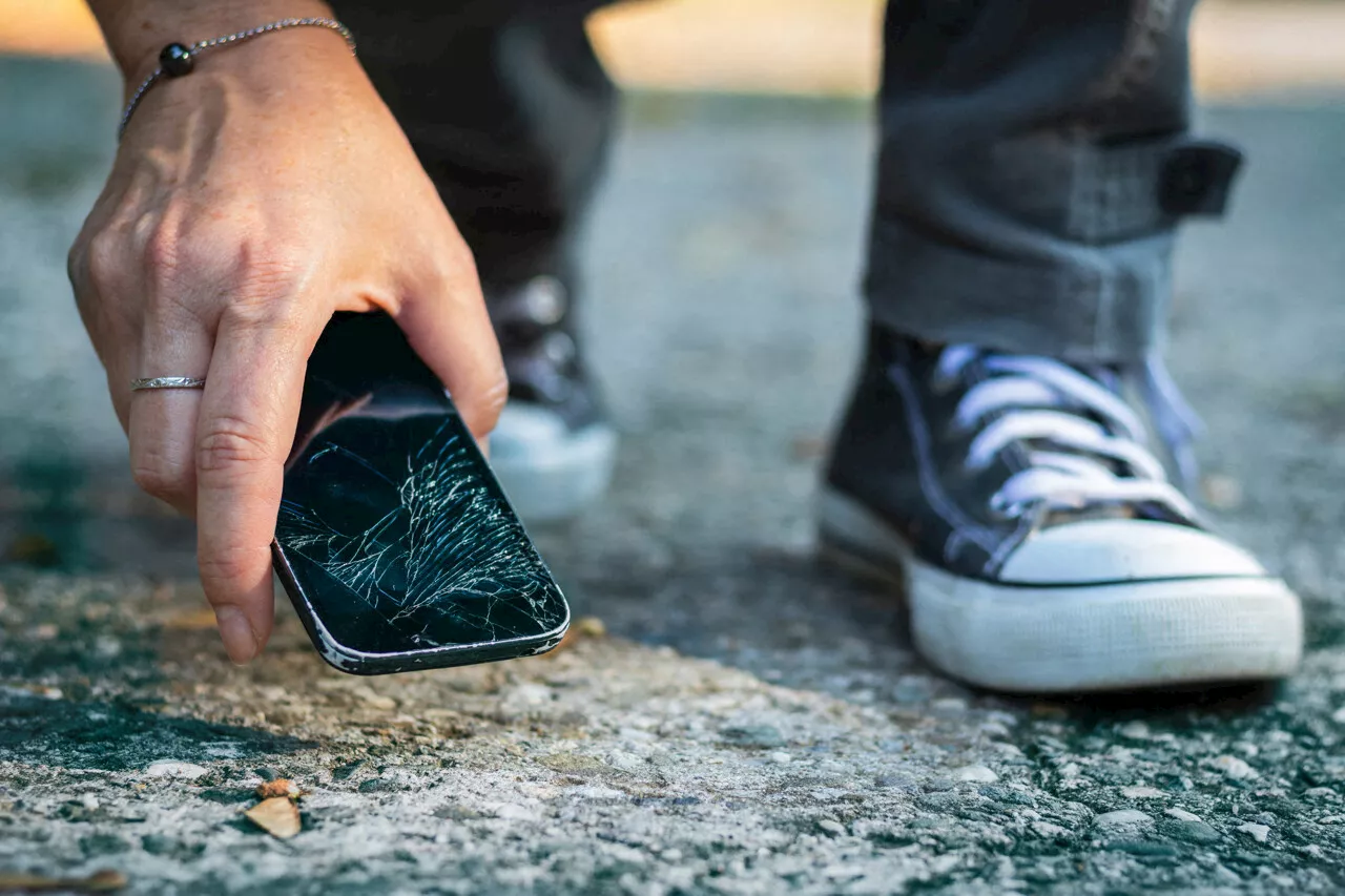 Bientôt une aide pour réparer son téléphone portable, et même l'écran | Actu