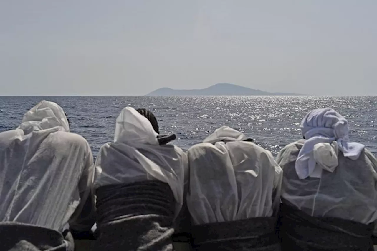 Migranti, nuovo sbarco nella notte a Lampedusa