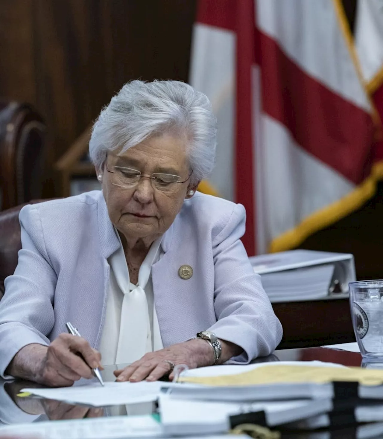 Gov. Kay Ivey deploys Alabama National Guard soldiers to U.S. southern border - WAKA 8