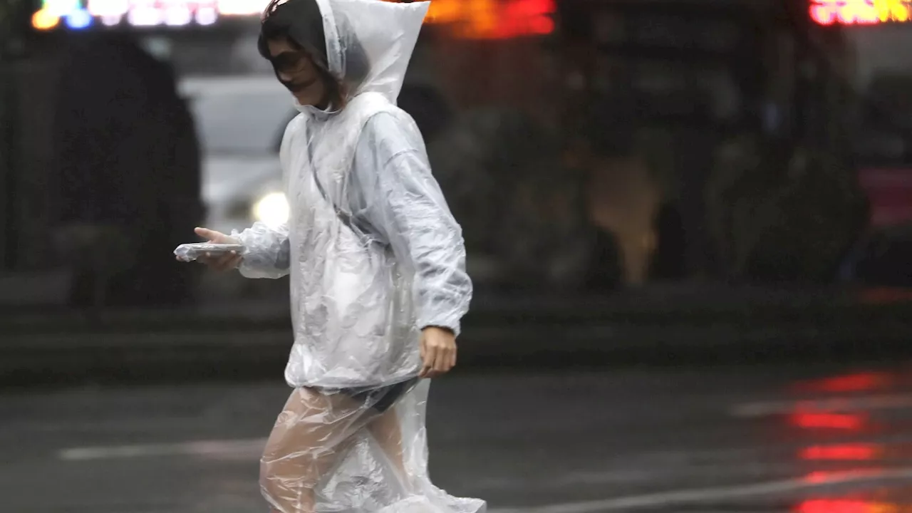 Typhoon Koinu injures 190 and brings record-breaking winds to Taiwan