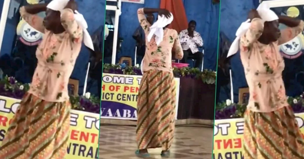 Ghanaian Lady Wiggles Waist At Church During Praise, Singers End Song Abruptly, Video Trends