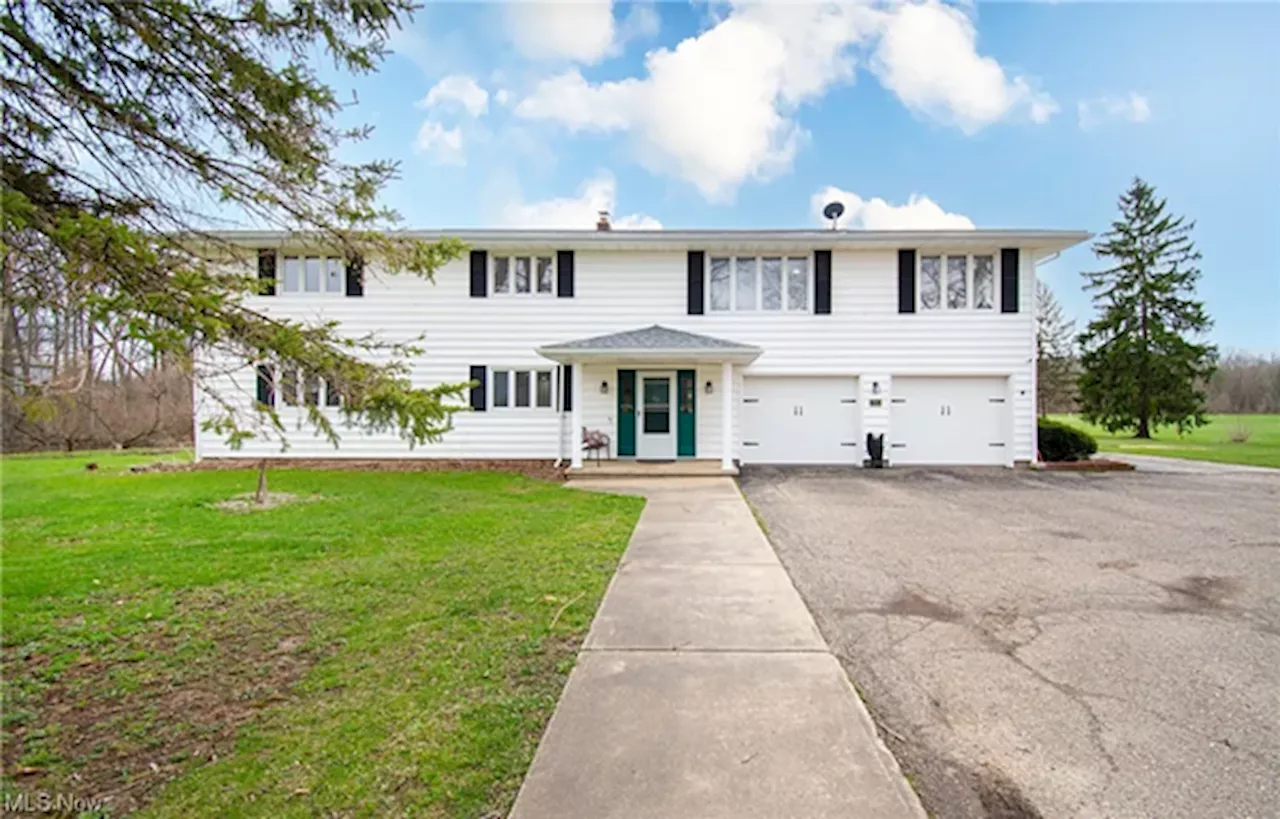 $750,000 Ohio House Comes With a Nine-Hole Par 3 Course and Driving Range