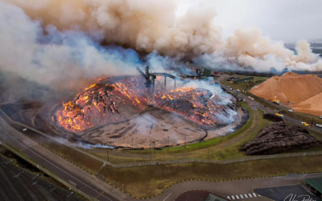 City of uMhlathuze open for business, despite ongoing Richards Bay blaze