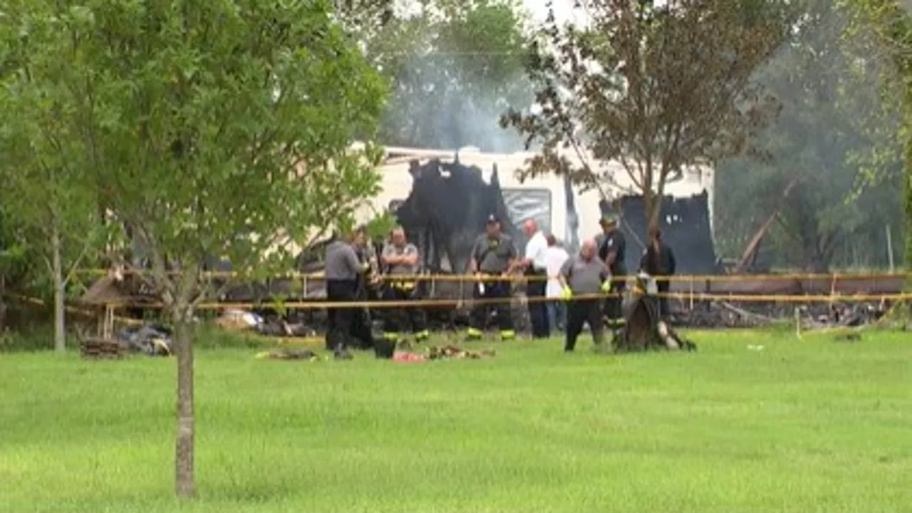 Pearland fire: Firefighter seriously injured after wall collapses, 3 others with minor injuries