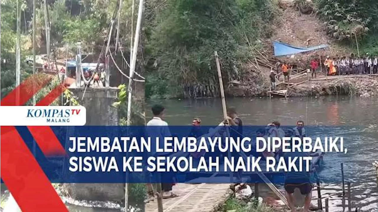 Jembatan Diperbaiki, Siswa di Kota Malang Terpaksa Naik Rakit ke Sekolah