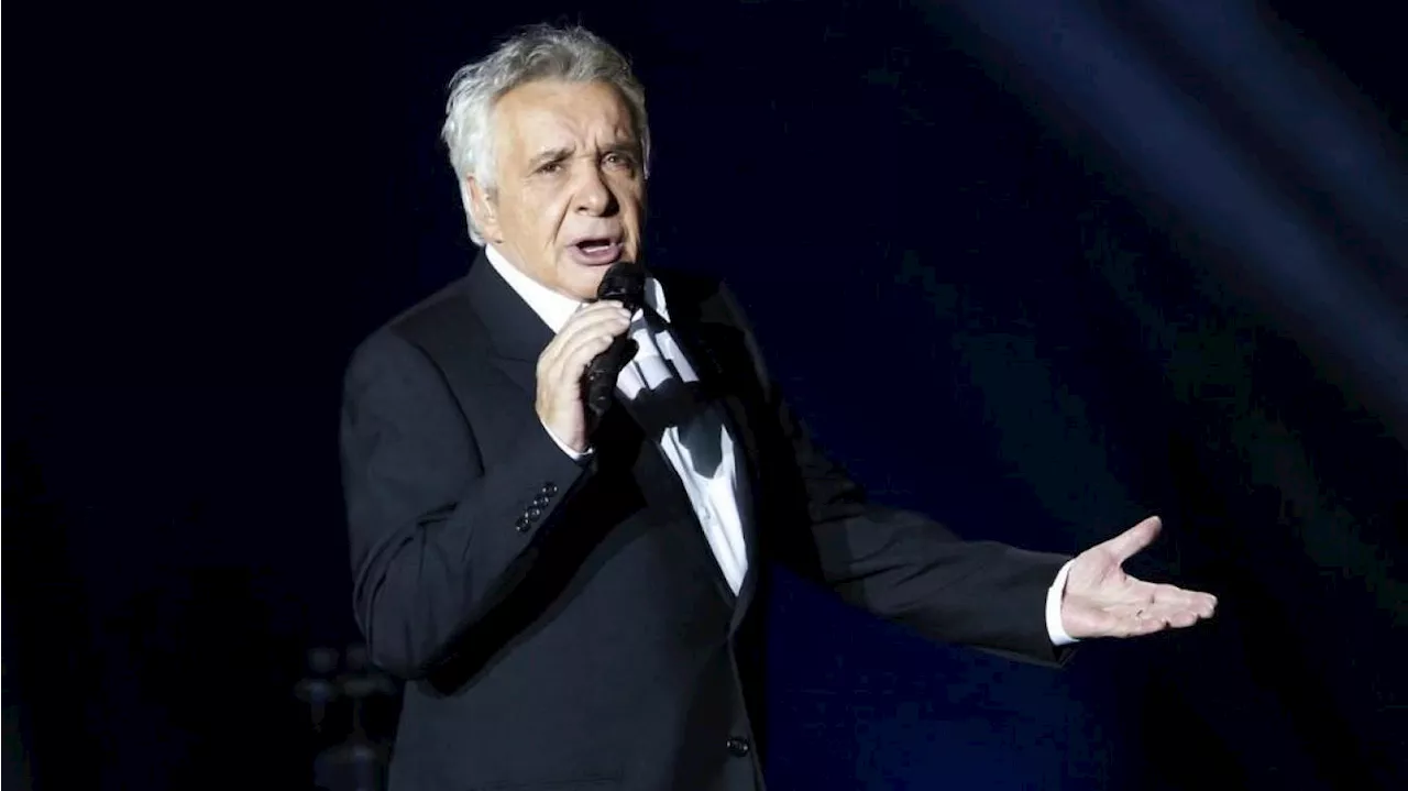 Michel Sardou vend des t-shirts \u00ab On ne touche pas au Connemara \u00bb en concert