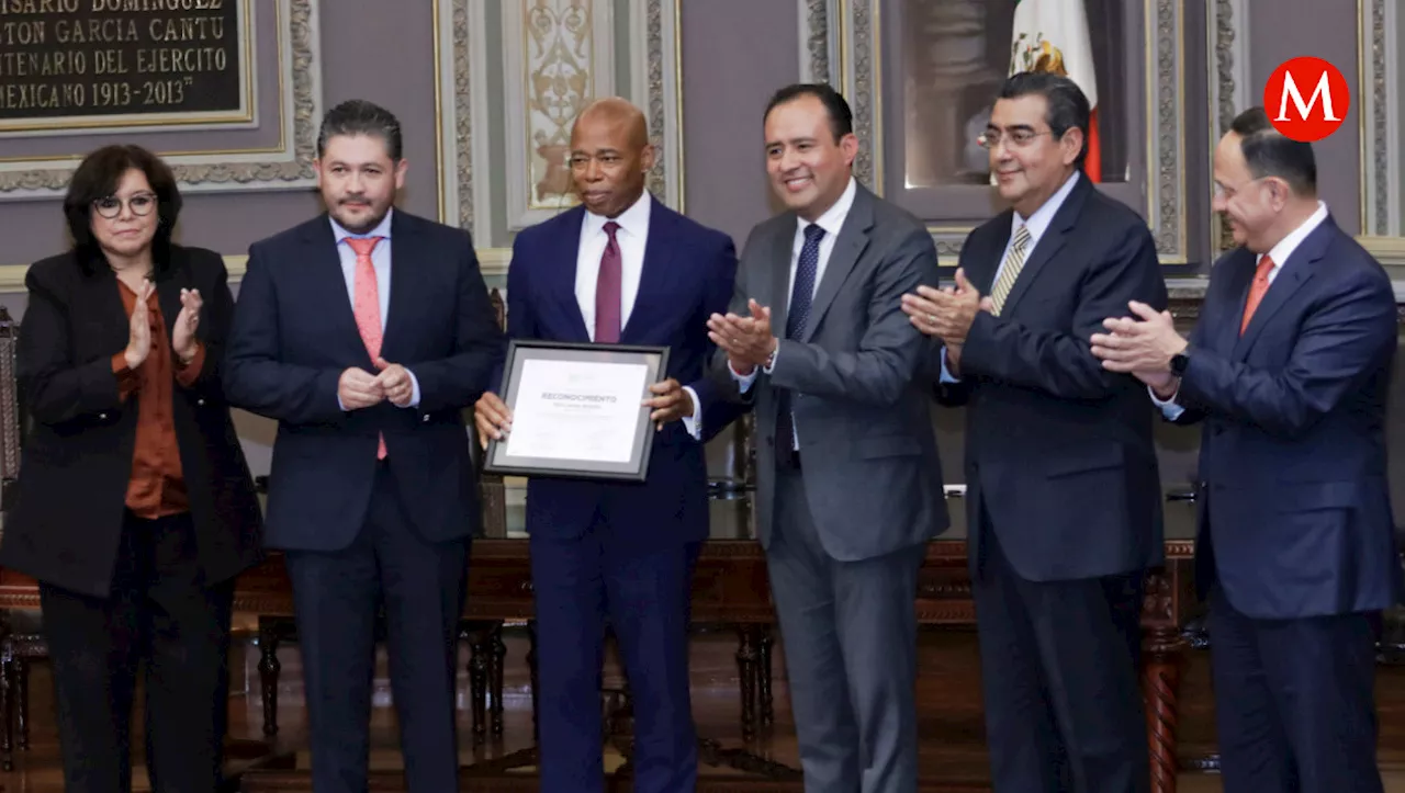 Gobernador de Puebla entrega reconocimiento a Eric Adams, alcalde de Nueva York