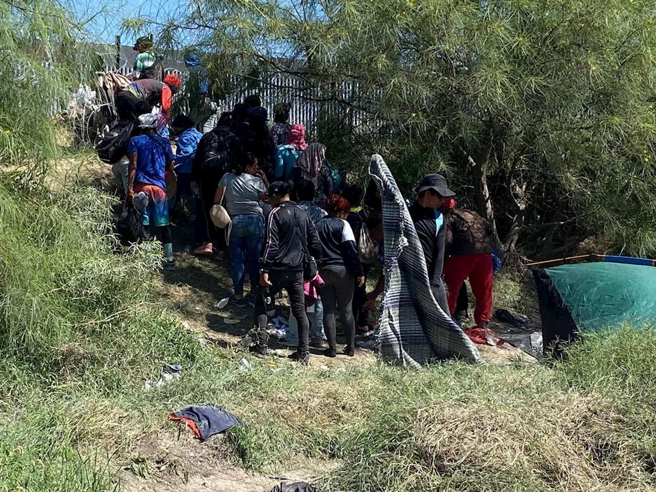 Migrantes varados en Chihuahua solicitan ayuda humanitaria; tienen deshidratación y hambre