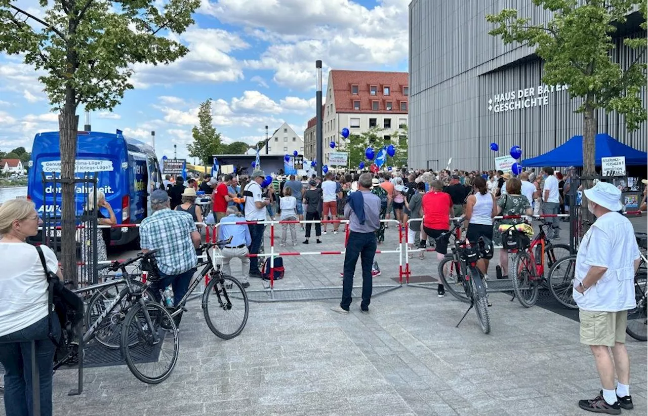 Regensburg: Querdenker-Demo prallt direkt auf Grünen-Vorsitzende Ricarda Lang