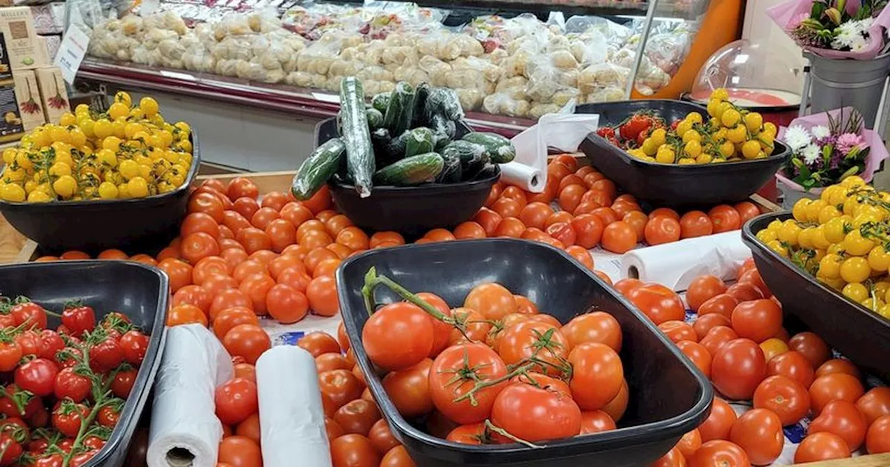 Expert says eating tomatoes could have surprising health benefit