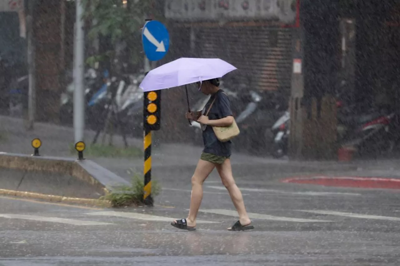 Typhoon Koinu makes landfall in Taiwan, causing 190 injuries but no deaths