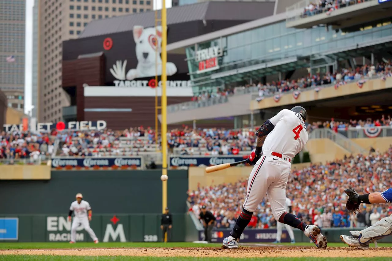 Twins advance for 1st time in 21 years, will face Astros in AL Division Series