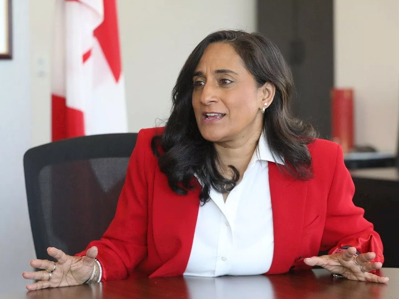 Treasury Board sets out new guidelines with aim to reduce spending on contract work