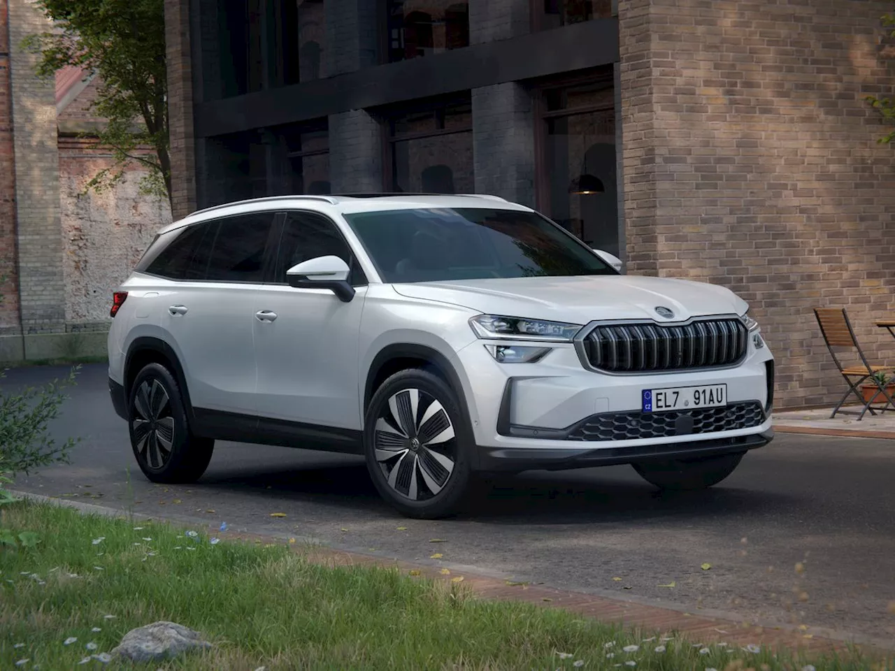 New Skoda Kodiaq arrives with more space and plug-in hybrid setup