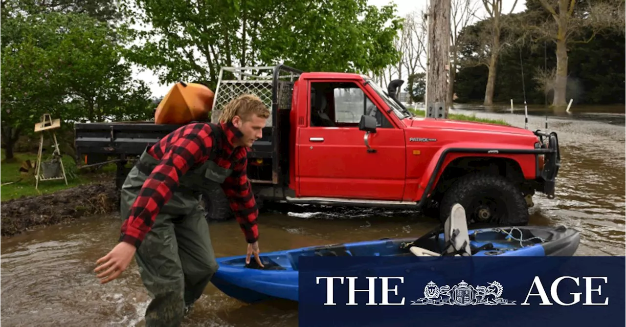 Emergency alert for Sale as floods threaten more than 130 homes in Gippsland