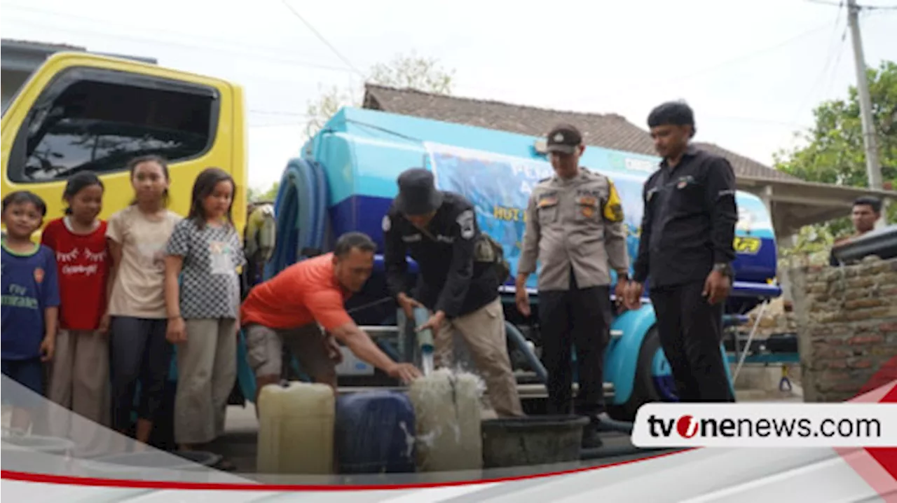 Dua Bulan Kemarau Bak Penampungan Warga Mengering, Polres Semarang Salurkan 8000 Liter Air Bersih