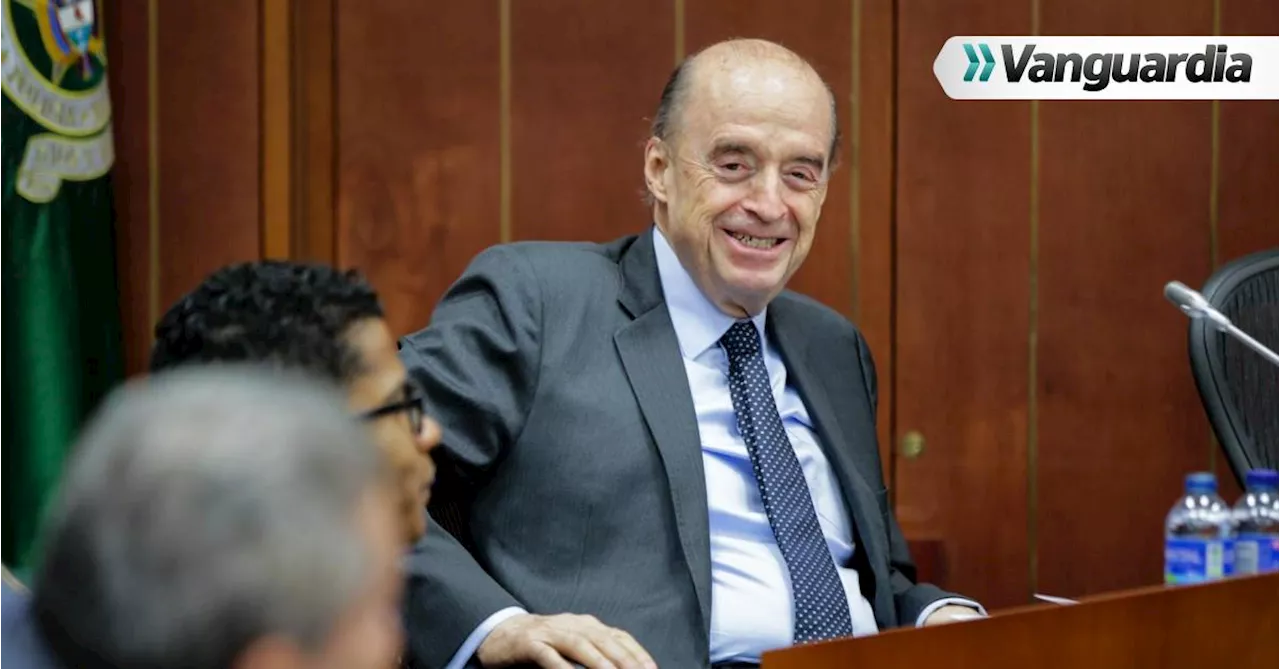 Abren indagación previa contra el canciller Álvaro Leyva ante posible omisión de política migratoria