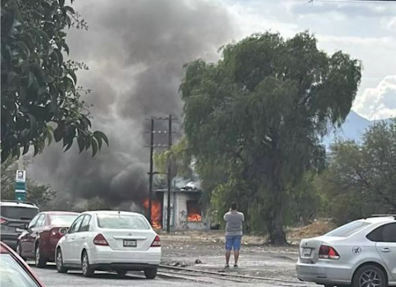 Sujetos incendian caseta y se dan a la fuga, en Saltillo