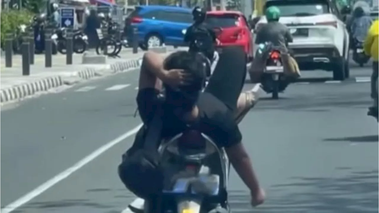 Pengendara Motor yang Viral Sambil Rebahan Datangi Polres Depok, Ditilang Rp 750 Ribu