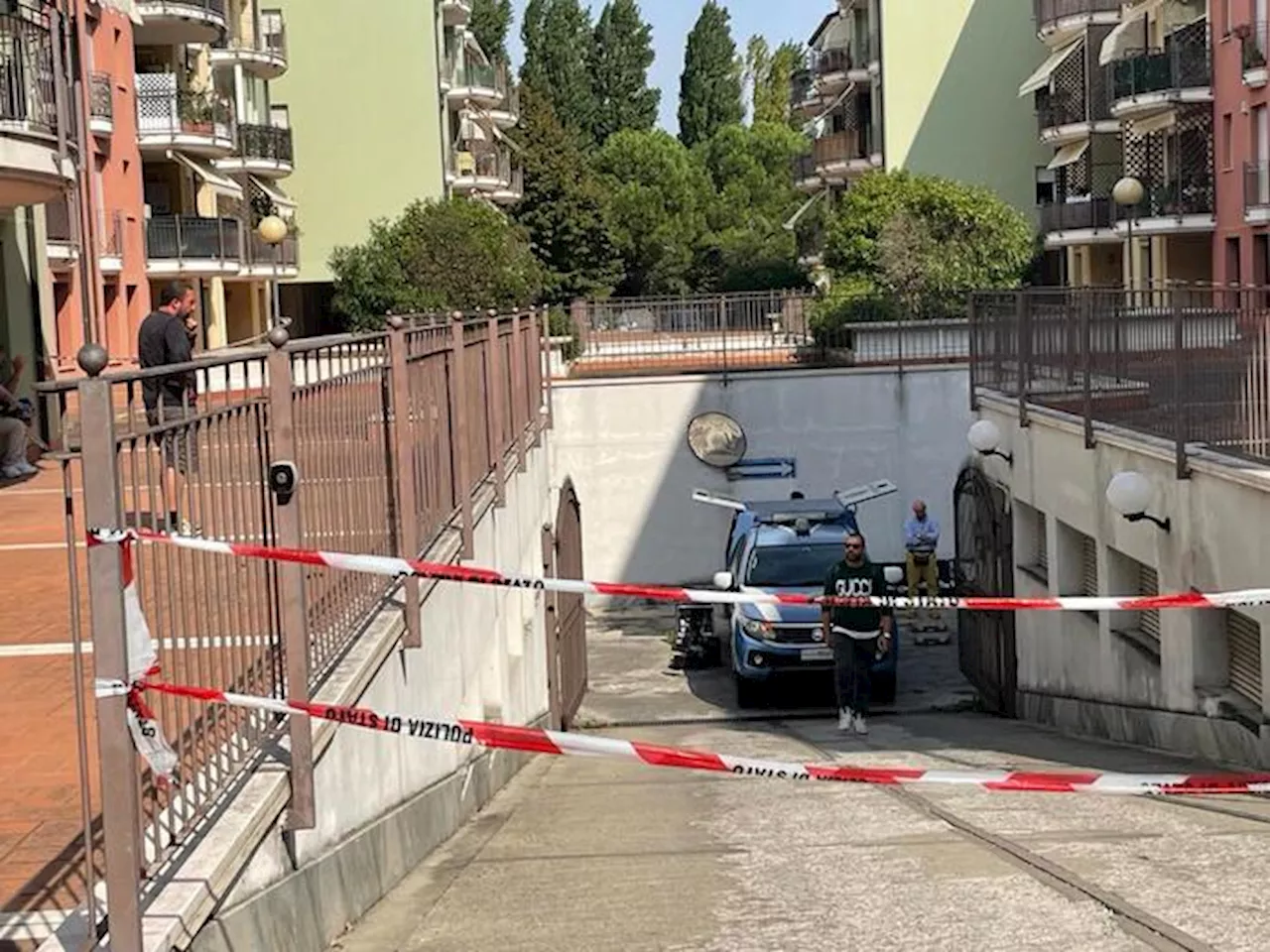 Anziana uccisa con 17 coltellate, caccia al killer