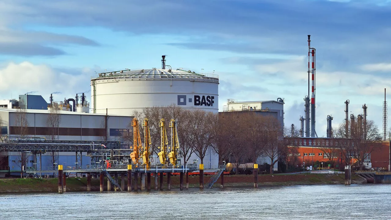 BASF, Evonik \u0026 Co.: Tr\u00FCbe Aussichten f\u00FCr die Chemie-Branche