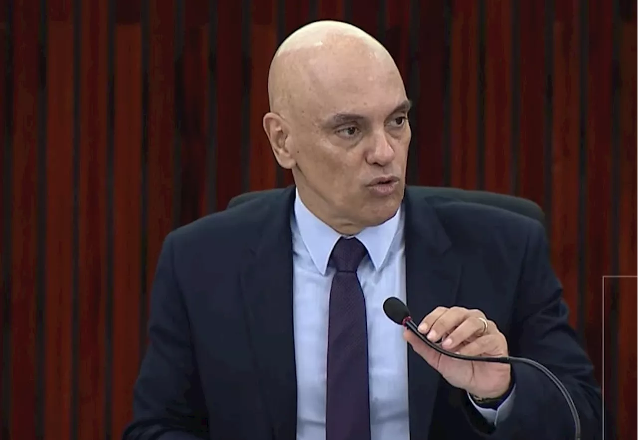 ‘É impressionante como o comunismo dá Ibope’, diz Moraes, ao criticar ataques à democracia