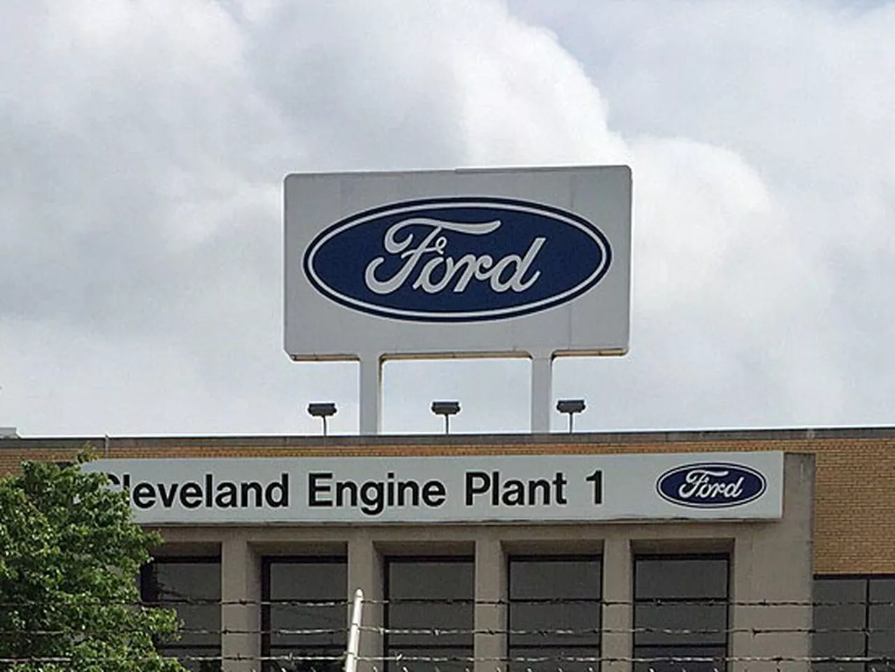 Ford lays off workers at Brook Park engine plant; no new auto plants join UAW strike