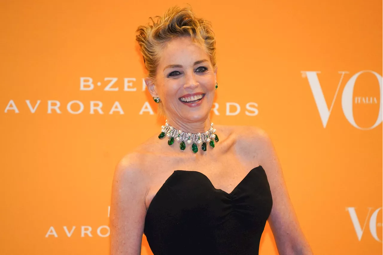 “Je suis une handicapée” : Sharon Stone se confie sur sa santé fragilisée suite à son AVC