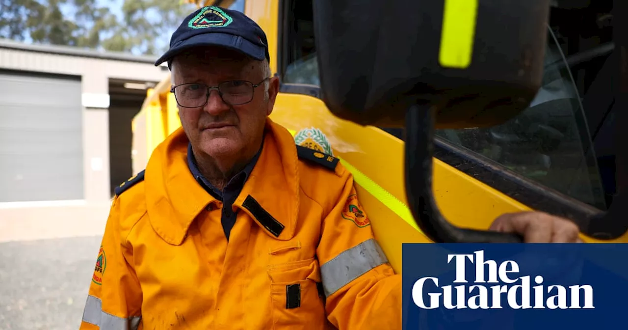 ‘Weekend warriors’ not enough for intensifying Australian fire season, firefighters say