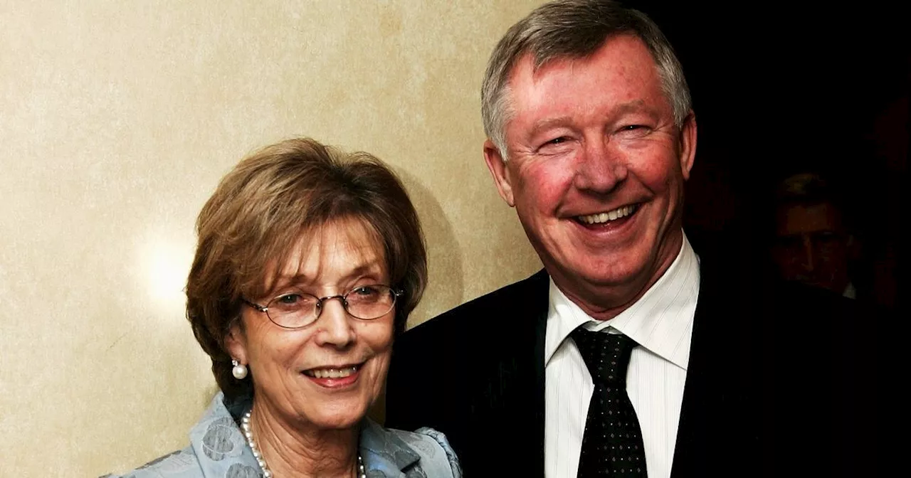 Sir Alex Ferguson's wife changed Man Utd history with last-minute Tottenham snub