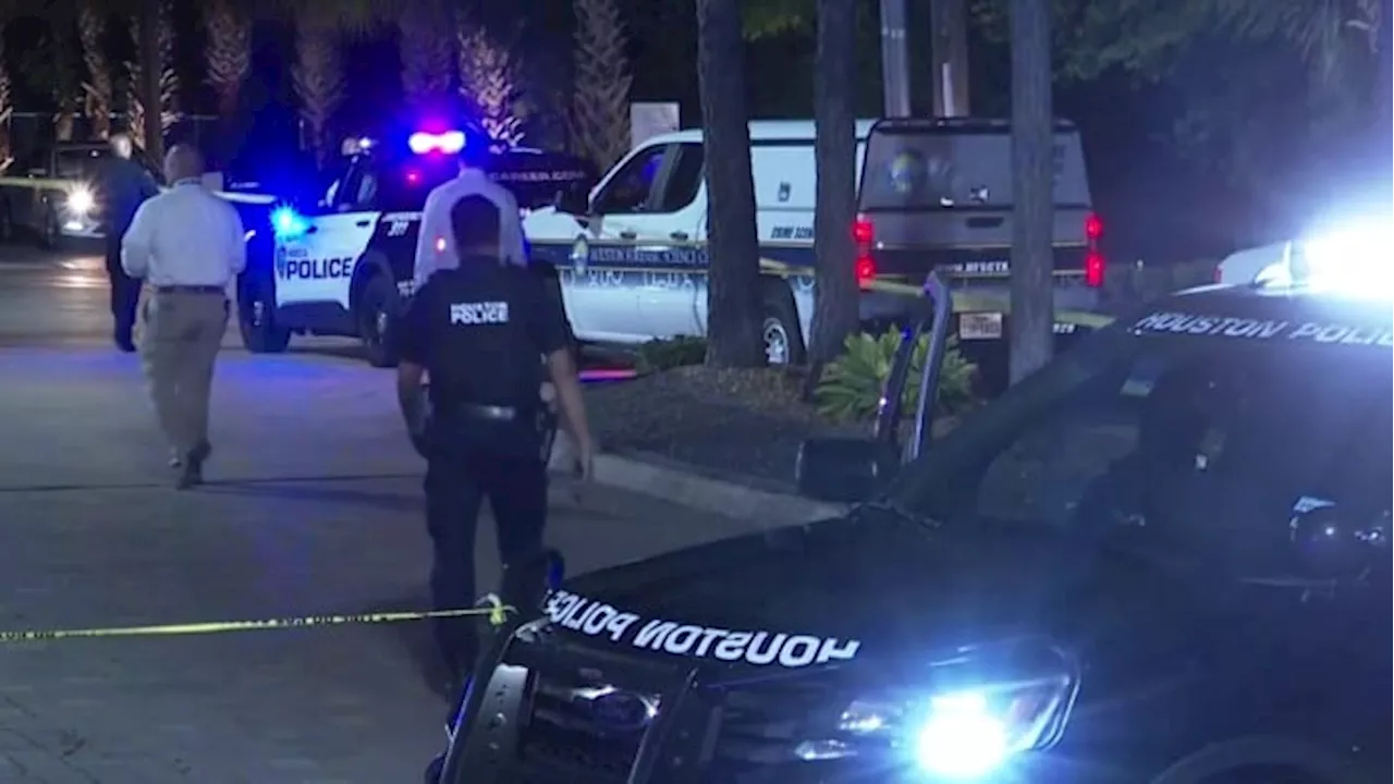 2 men in their early 20s killed in shootout in West Houston